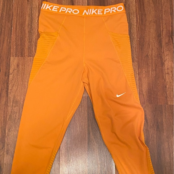 Nike Tee and Pro Dri-Fit Activewear Combo - Picture 2 of 7